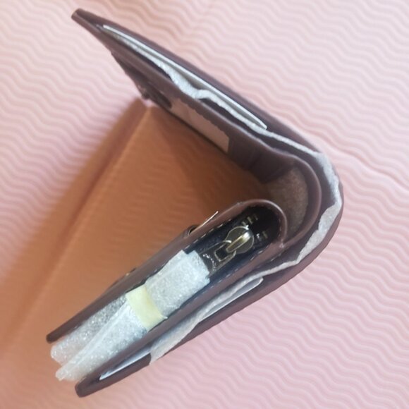 Coach x Peanuts Snap Wallet with Snoopy Ski Motif NWT - Picture 11 of 15